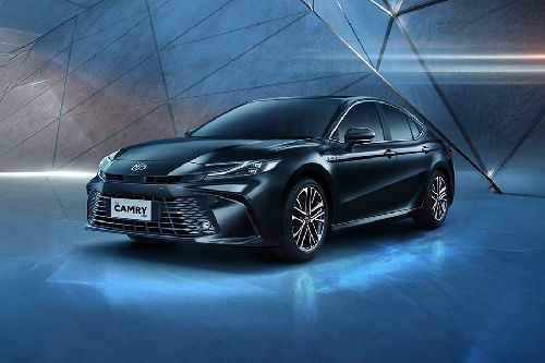 Toyota Camry terbaru di Makassar